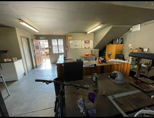 INDUSTRIAL PROPERTY TO RENT IN HENNOPSPARK